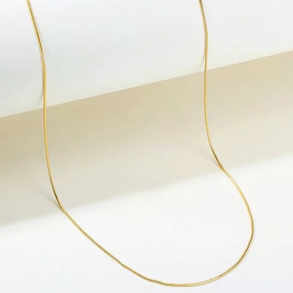 Gold plated snake chain necklace - Picture 5 of 6